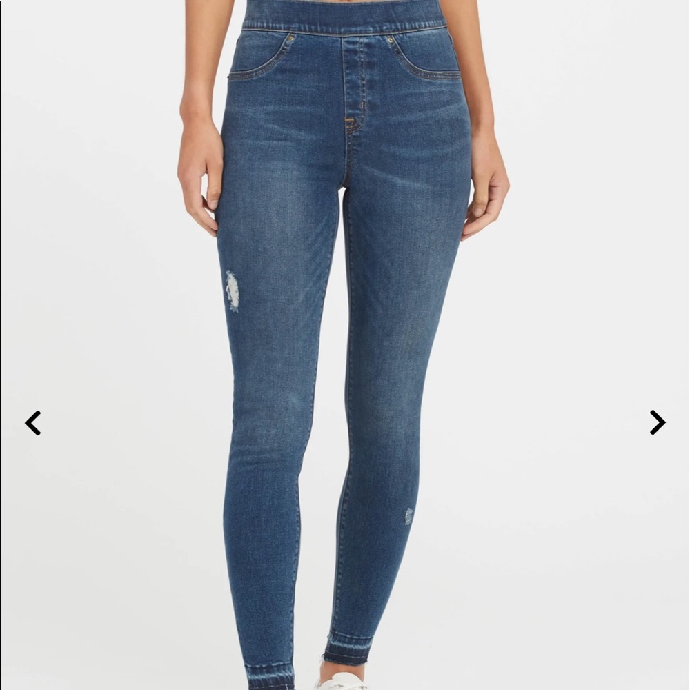 BRAND NEW. Medium Wash SPANX Demin Jeans size Medium
